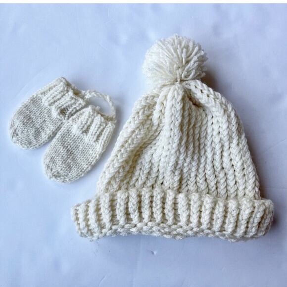 Handmade Knit Hat And Mittens Set - Picture 2 of 9